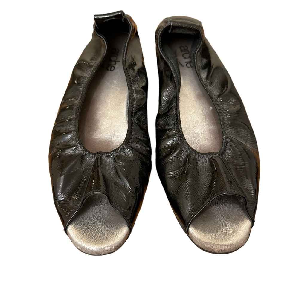 Arche black patent leather peep toe ballerina  flats. Size 39 (8). Worn.